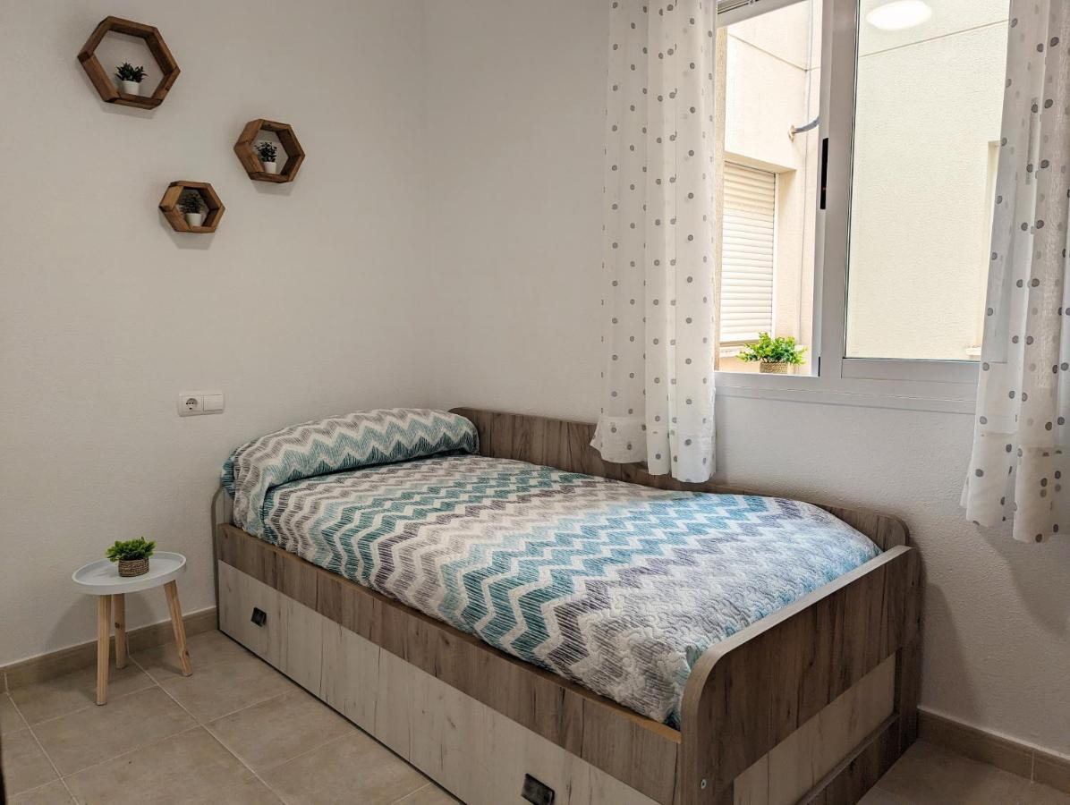 Apartamento Las Palmeras - Con Terraza, Barbacoa, Aire Acondicionado Y A 250M De La Playa! ลอสอัลกาซาเรส ภายนอก รูปภาพ