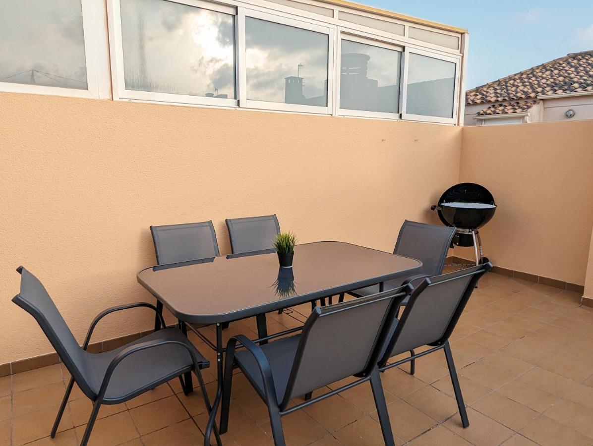 Apartamento Las Palmeras - Con Terraza, Barbacoa, Aire Acondicionado Y A 250M De La Playa! ลอสอัลกาซาเรส ภายนอก รูปภาพ